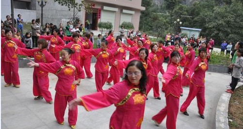 鎮(zhèn)安城鄉(xiāng)多種形式文娛活動喜慶雙節(jié)