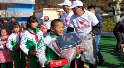 “新年新衣”溫暖行動(dòng)走進(jìn)山陽