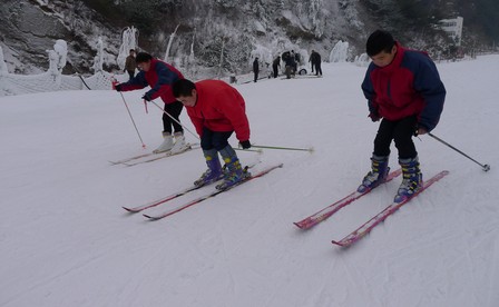 商州區(qū)牧護(hù)關(guān)滑雪場(chǎng)重新開業(yè)