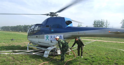 丹鳳首次使用飛機(jī)噴藥防蟲