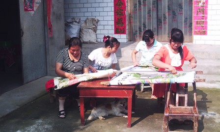 商南魏家臺鎮(zhèn)留守婦女十字繡創(chuàng)收