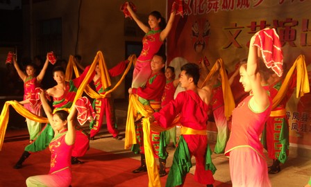 丹鳳為城鄉(xiāng)群眾啟動文藝義演活動