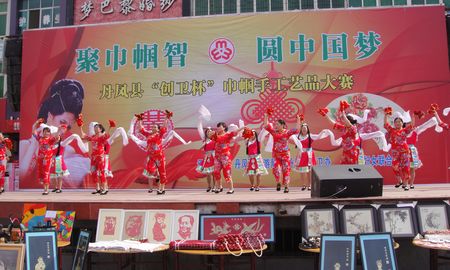 丹鳳舉行“慶七一”巾幗手工藝品大賽活動