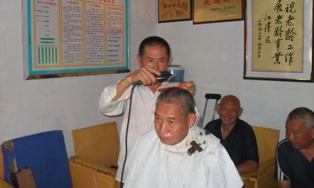 商南老齡辦慰問老黨員