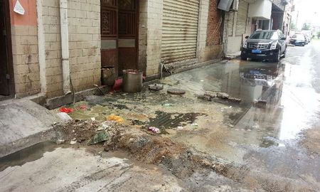 山陽某小區(qū)污水垃圾嚴(yán)重影響環(huán)境衛(wèi)生