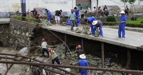 洛南發(fā)動(dòng)群眾全力以赴展開災(zāi)后自救工作