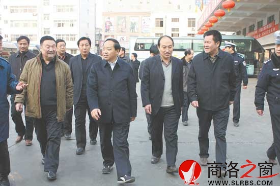 市委書記胡潤澤在市一級(jí)汽車客運(yùn)站檢查春運(yùn)安全工作