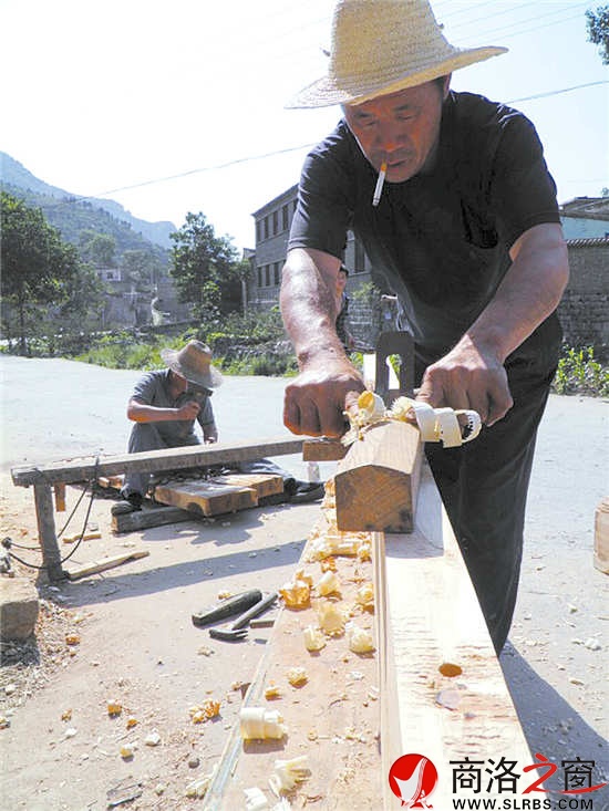 木匠是個手工活，是有技術的體力勞動者。