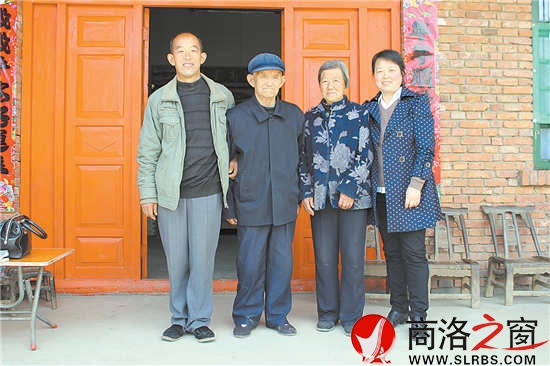 　張福秀老人身體尚好，與老伴相依相伴。得知我們要采訪張福秀，張福秀的女兒專程從西安趕回來(lái)。