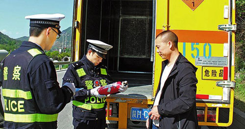 鎮(zhèn)安加大?；愤\輸車輛管控力度