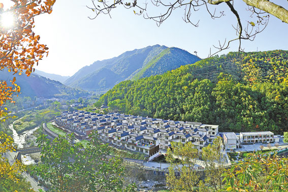 奮楫十年結(jié)碩果 風勁潮涌再揚帆